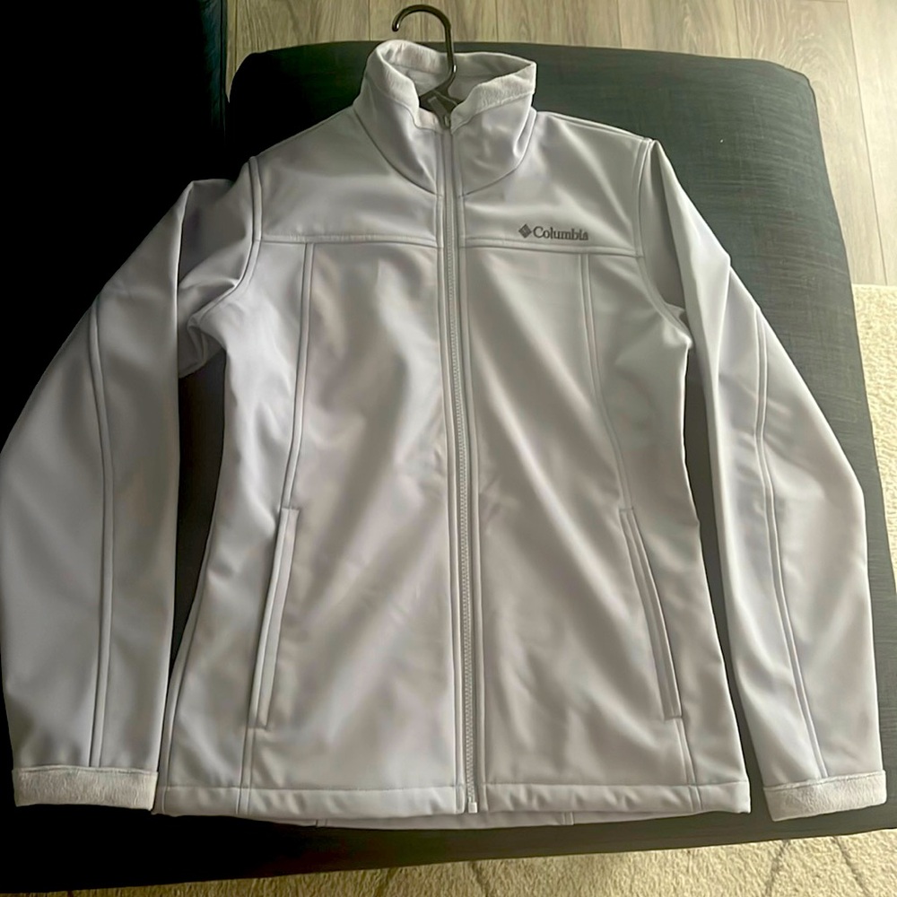 Women’s Columbia jacket/shell. Sz: XS Never been worn.